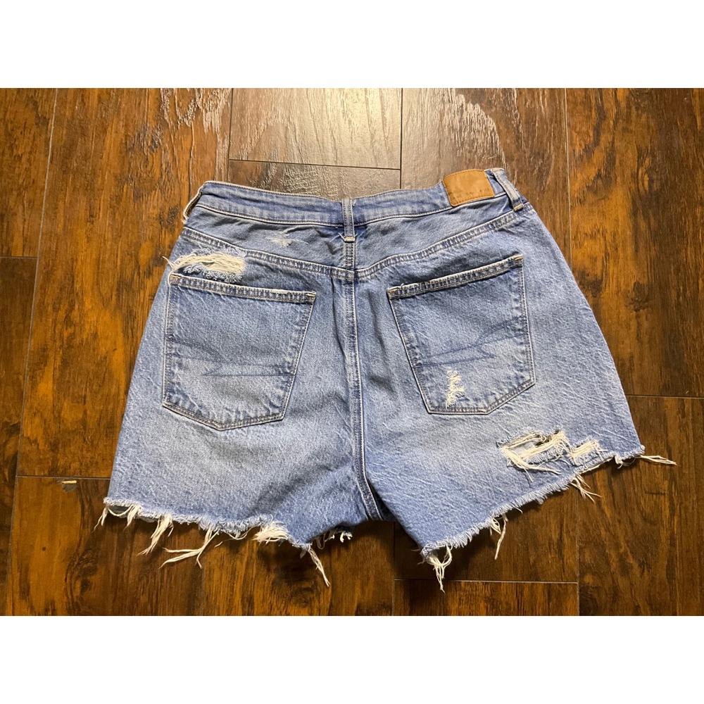 American Eagle Highest Rise Mom Shorts Distressed Denim Blue Size 8 - Picture 2 of 5